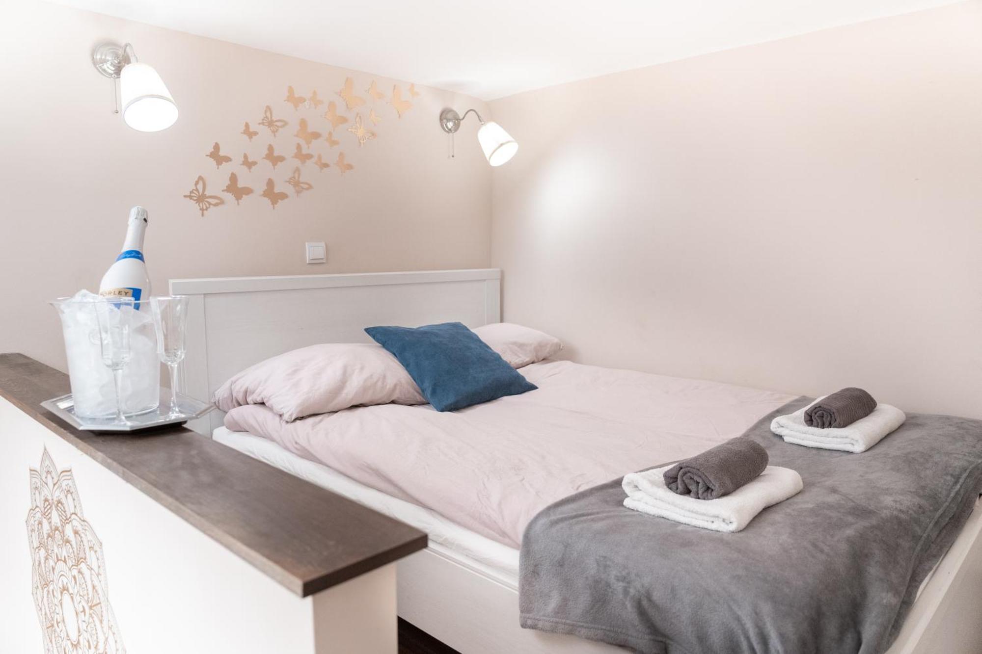 Bakats Square Premium Apartment With Ac Budapest Exteriör bild