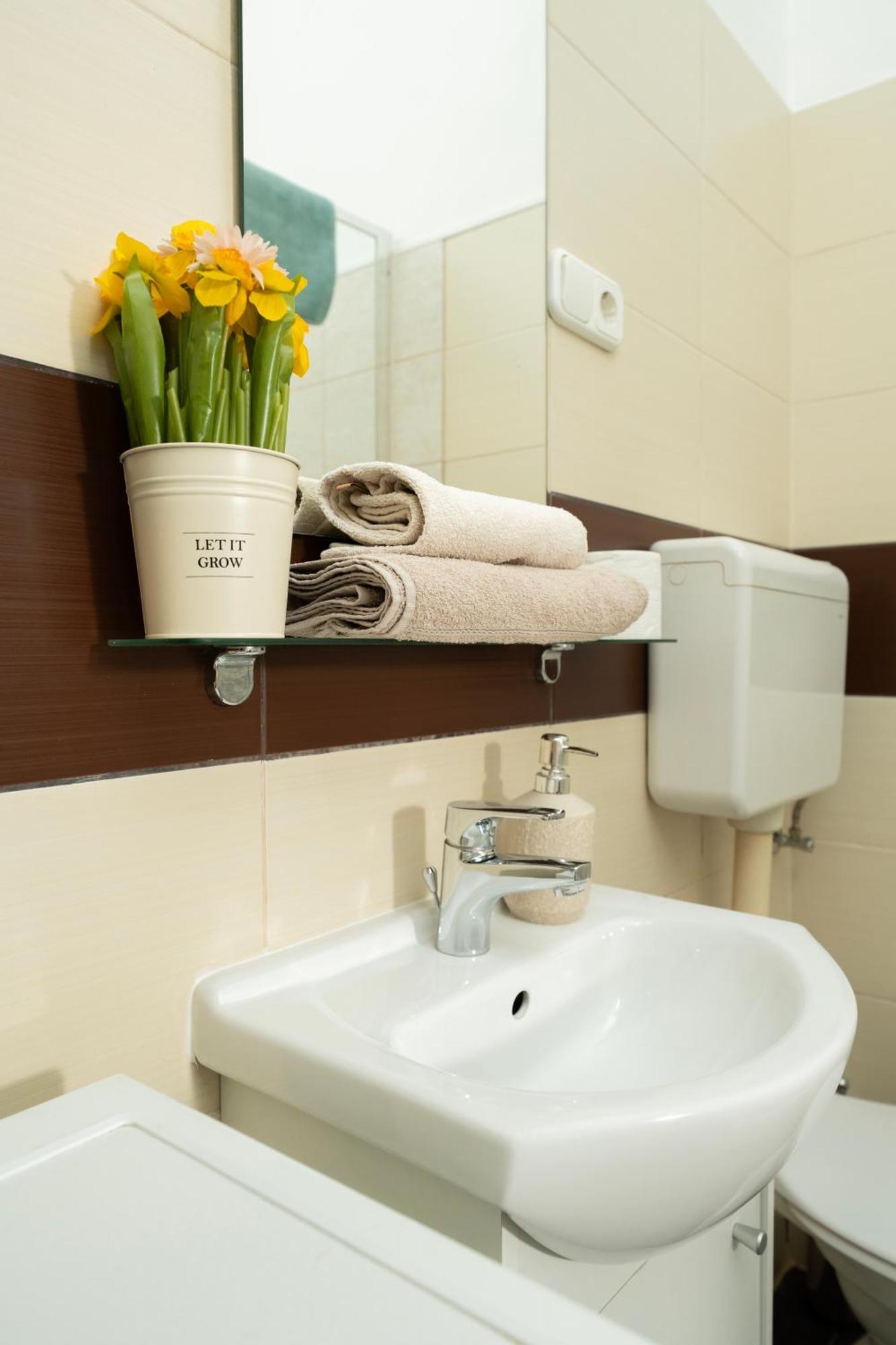 Bakats Square Premium Apartment With Ac Budapest Exteriör bild